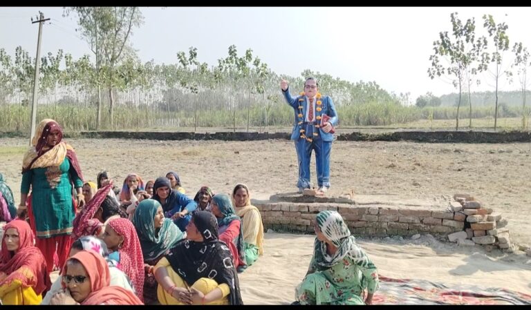 मूर्ति रखने को लेकर हुआ तनाव दोनों पक्ष जमीन पर जता रहे अपना अधिकार