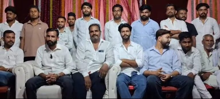 सैकड़ों लोगो ने एक साथ छोड़ी बीजेपी प्रमोद खारी है हमारे नेता