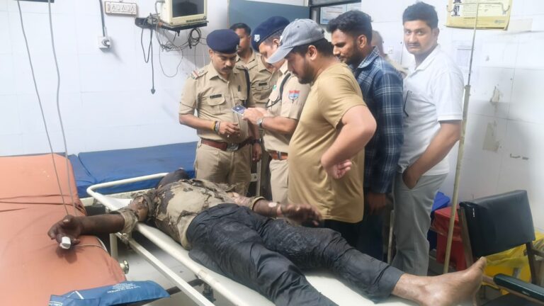 लक्सर थाने के गेट पर युवक ने खुद को लगाई आग, हालत गंभीर; सीएचसी में भर्ती