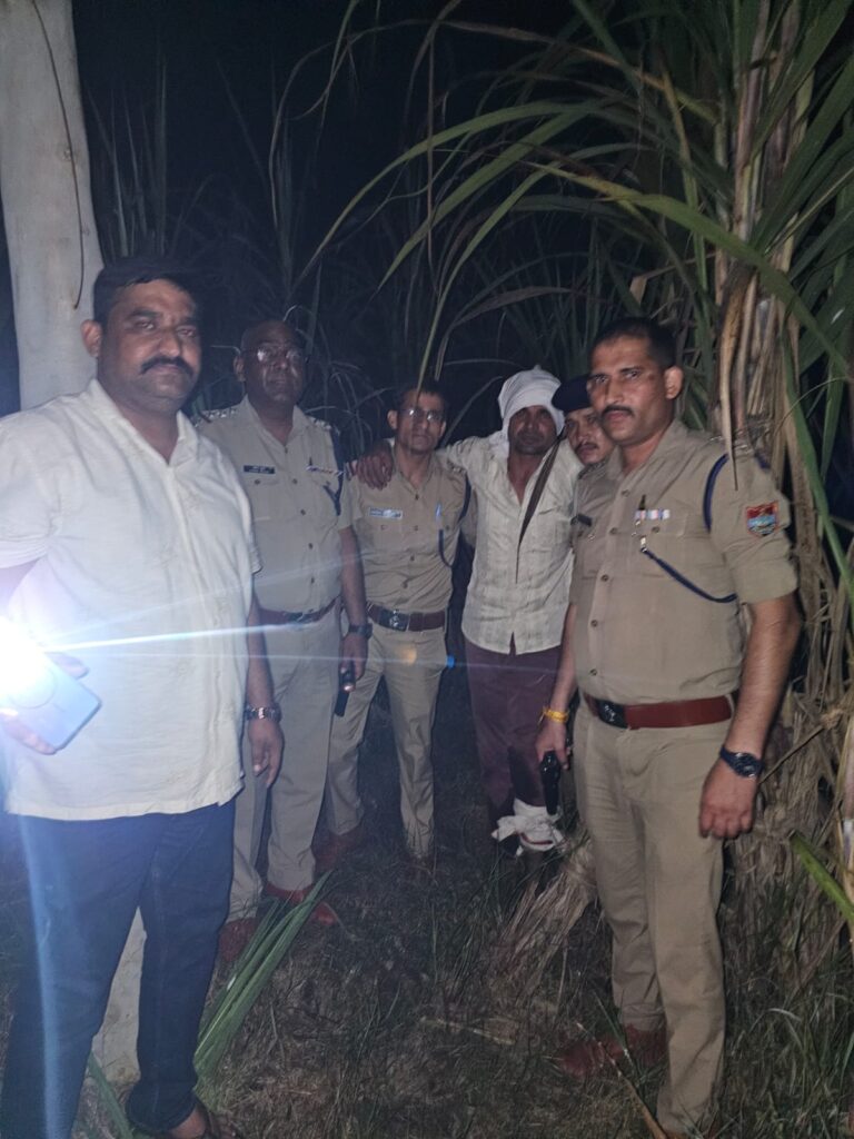 पुलिस पर टेंपो चढ़ाने की कोशिश, गन्ने के खेत में घुसकर पुलिस पर फायर; जवाबी फायरिंग में आरोपी के पैर में लगी गोली