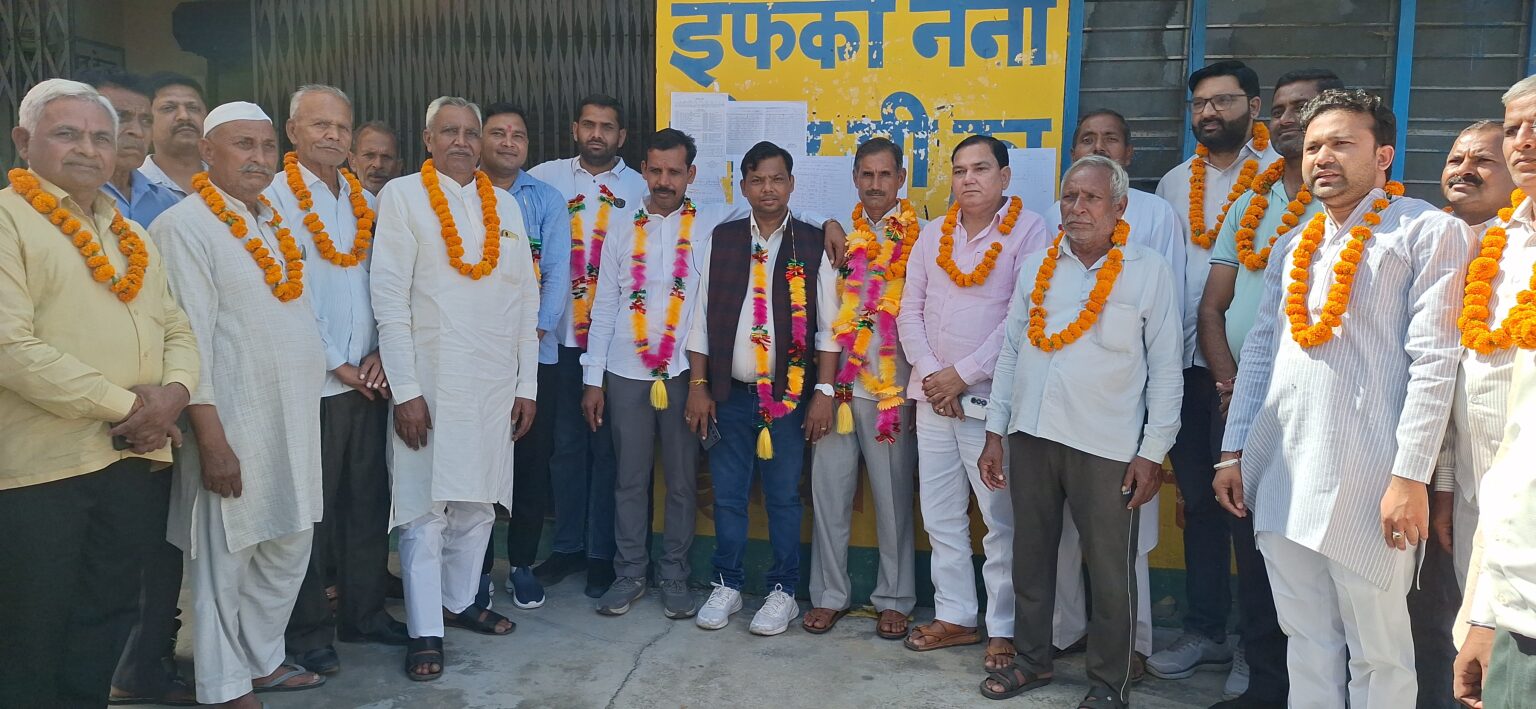 रायसी सहकारी संघ में दीपक गुप्ता उपसभापति, दिनेश कुमार बने सभापति निर्विरोध हुआ निर्वाचन, समर्थकों ने मिठाई बांटकर मनाई खुशी
